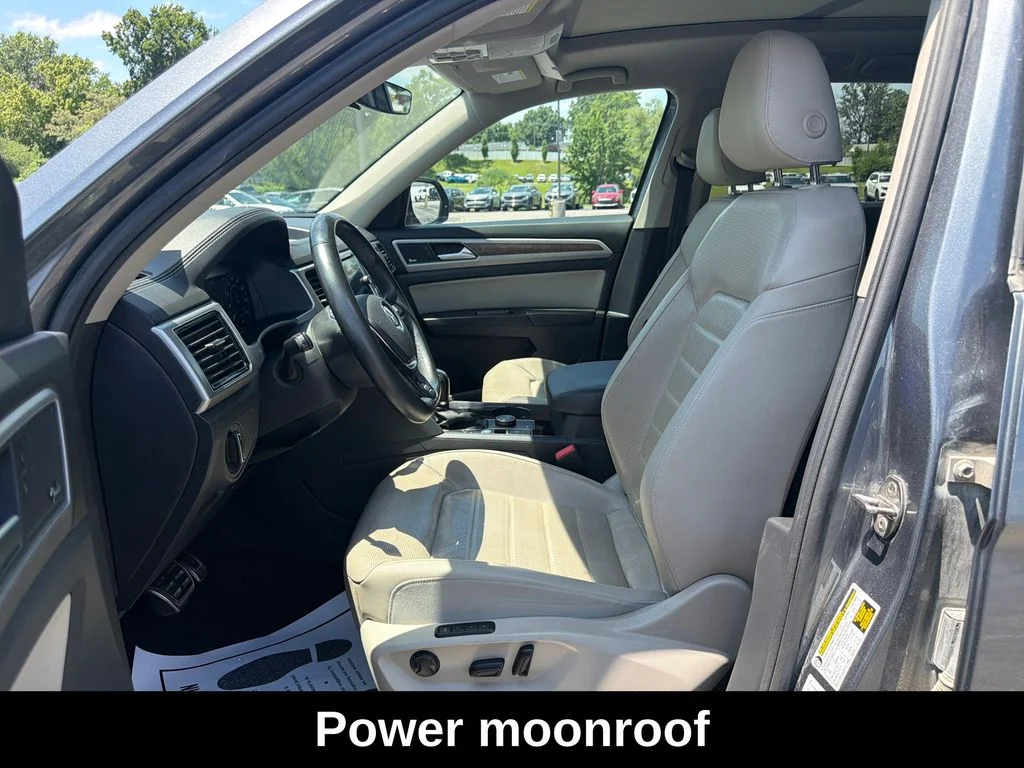 Used 2019  Volkswagen SEL Premium image 10