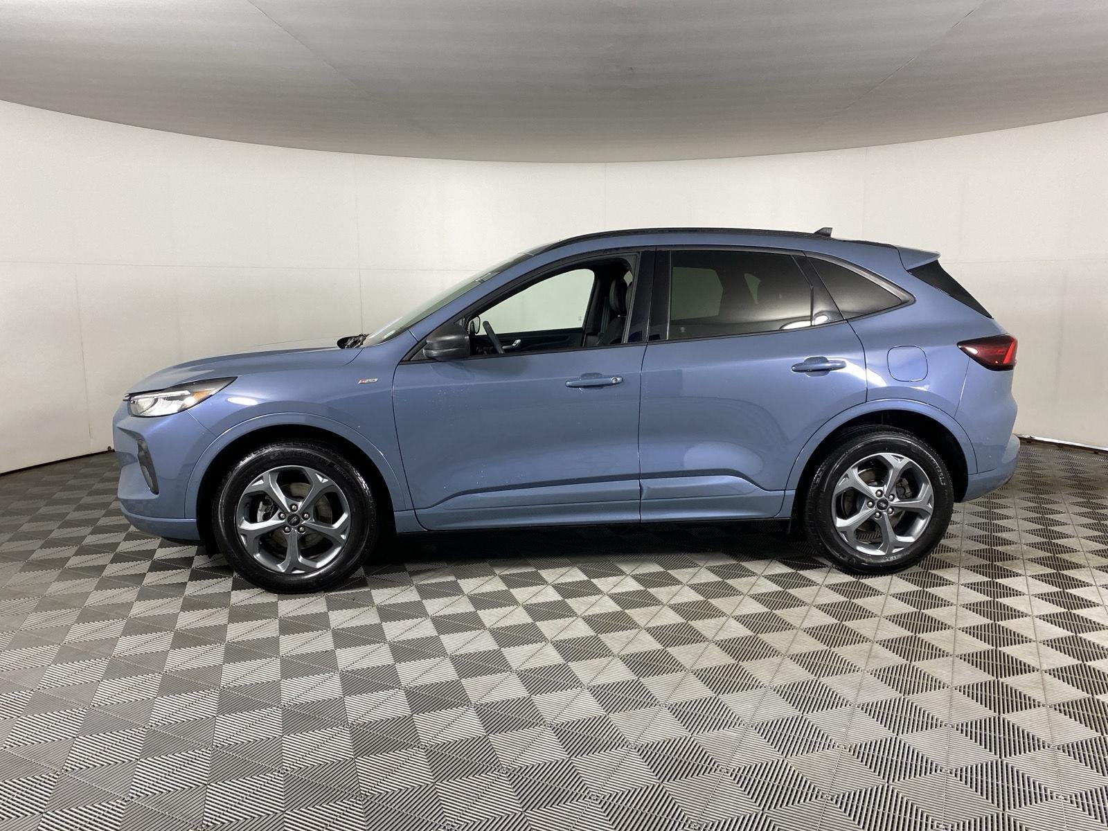 Used 2023 Vapor Blue Ford ST-Line image 4