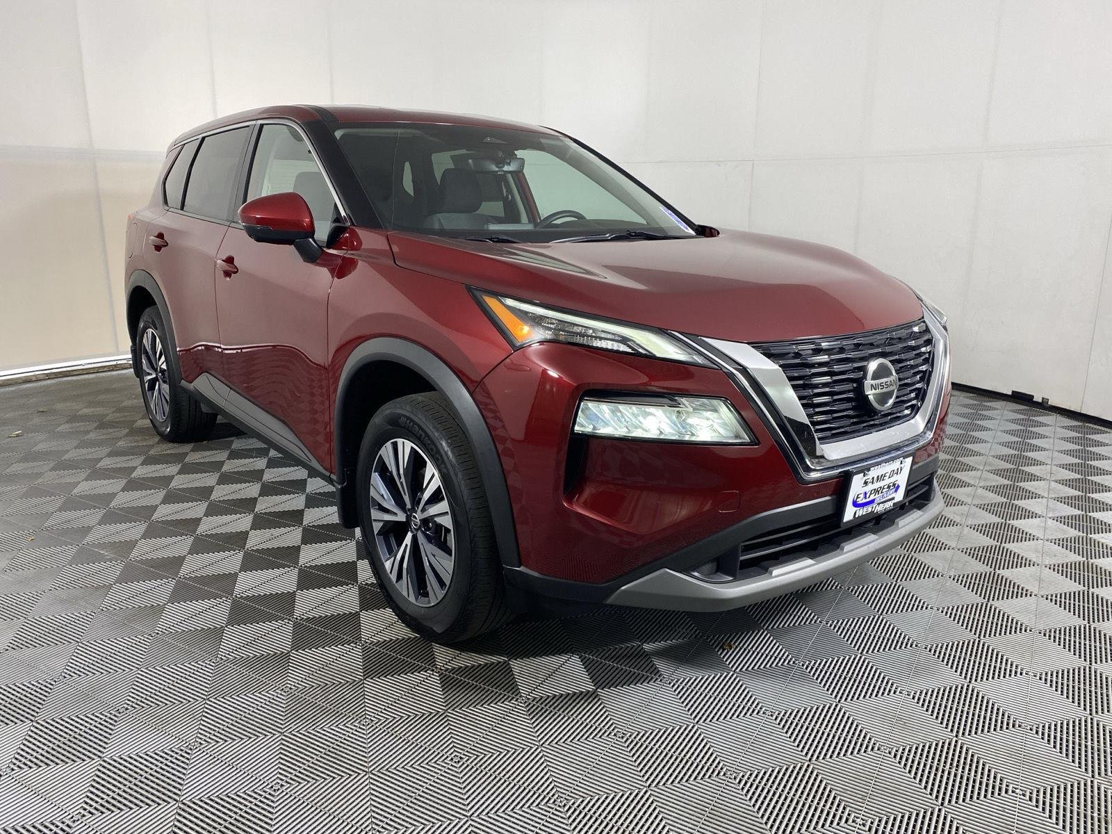 Used 2021 Scarlet Ember Tintcoat Nissan SV image 10