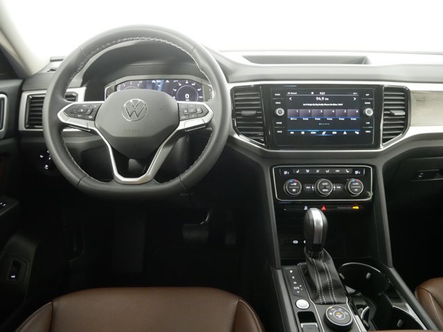 Used 2023 Pure White Volkswagen SE image 24