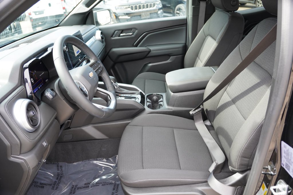 2024 Chevrolet Colorado LT - Photo 15