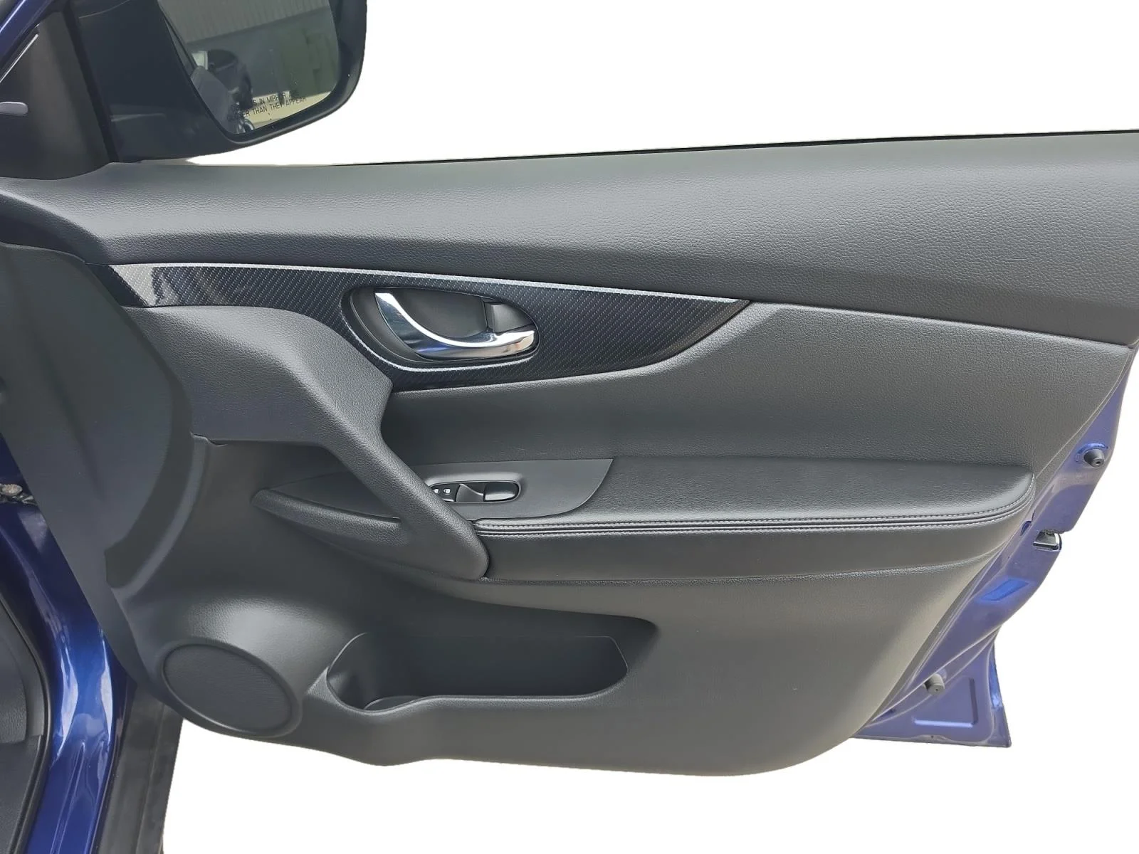 Used 2018 Caspian Blue Nissan SL image 24