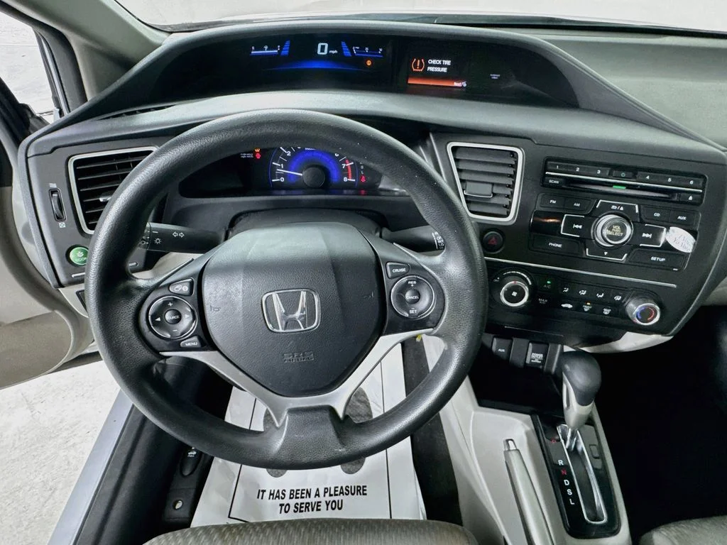Used 2014 Alabaster Silver Metallic Honda LX image 12