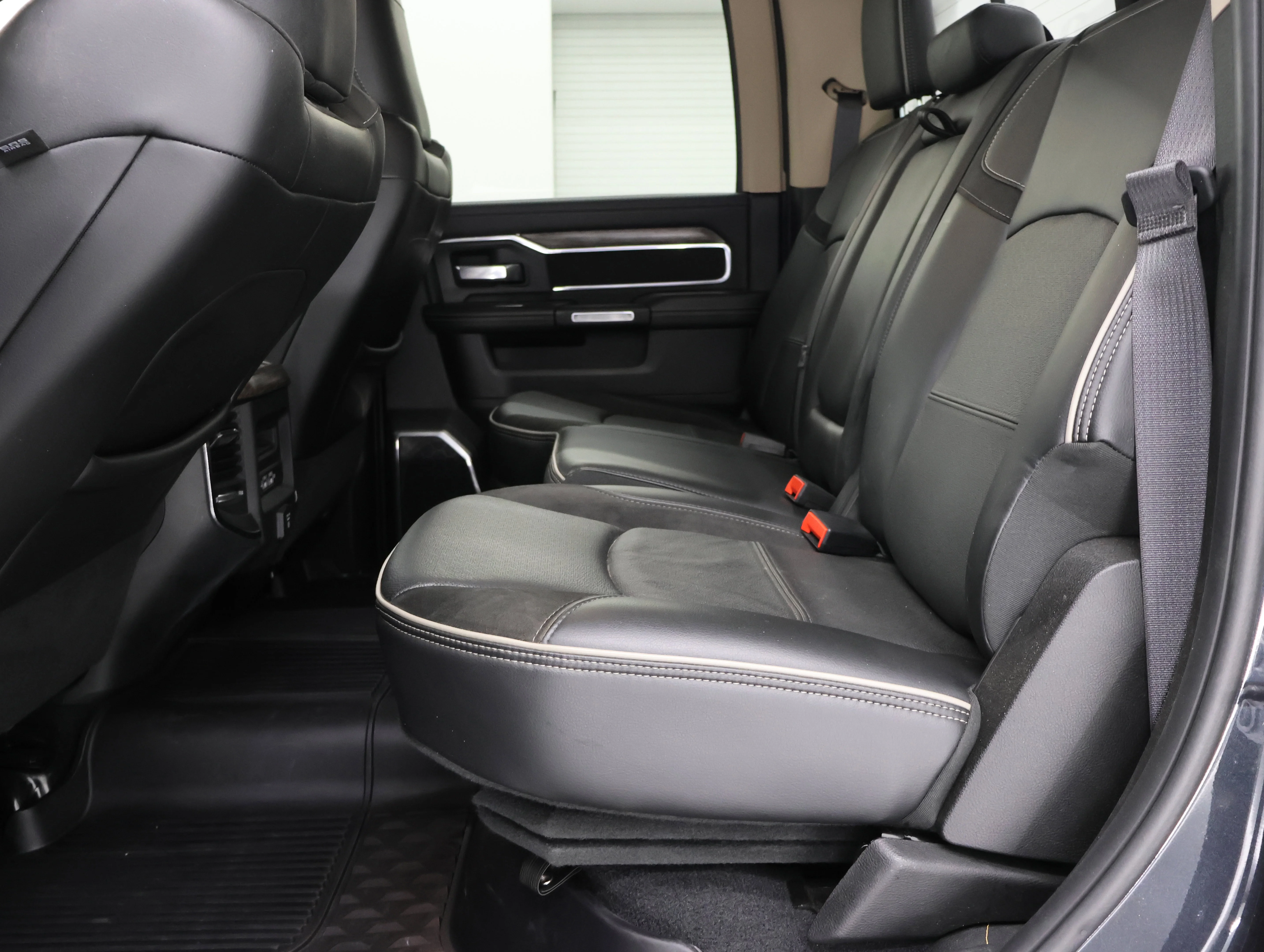 Used 2019 Maximum Steel Metallic Clearcoat Ram Laramie image 9