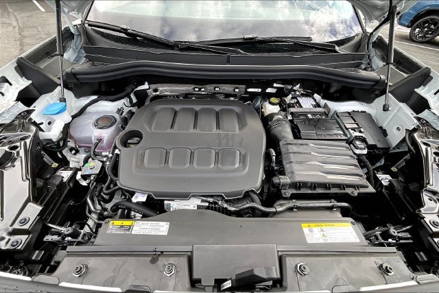 2025 Volkswagen Tiguan SE - Photo 13