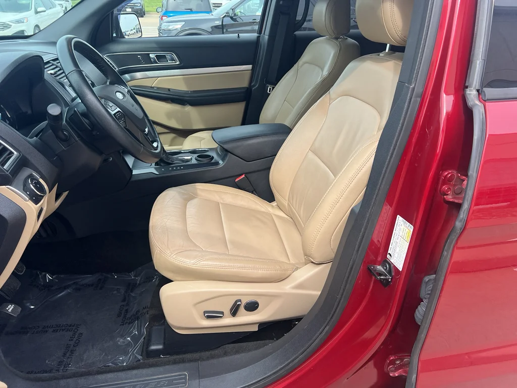 Used 2017 Ruby Red Metallic Tinted Clearcoat Ford XLT image 12