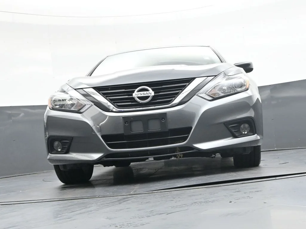 Used 2018 Gray Nissan 2.5 SR image 40