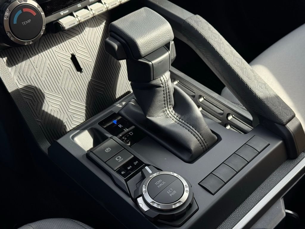 2025 Toyota Tacoma SR5 - Photo 32