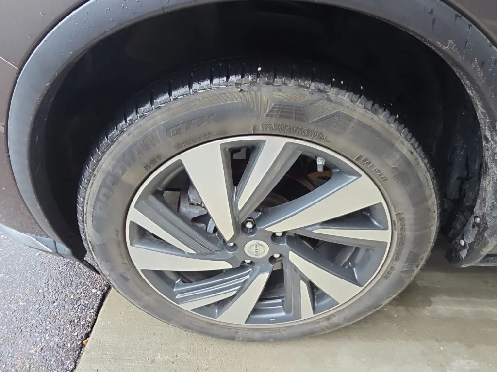 Used 2016 Brown Nissan Platinum image 11