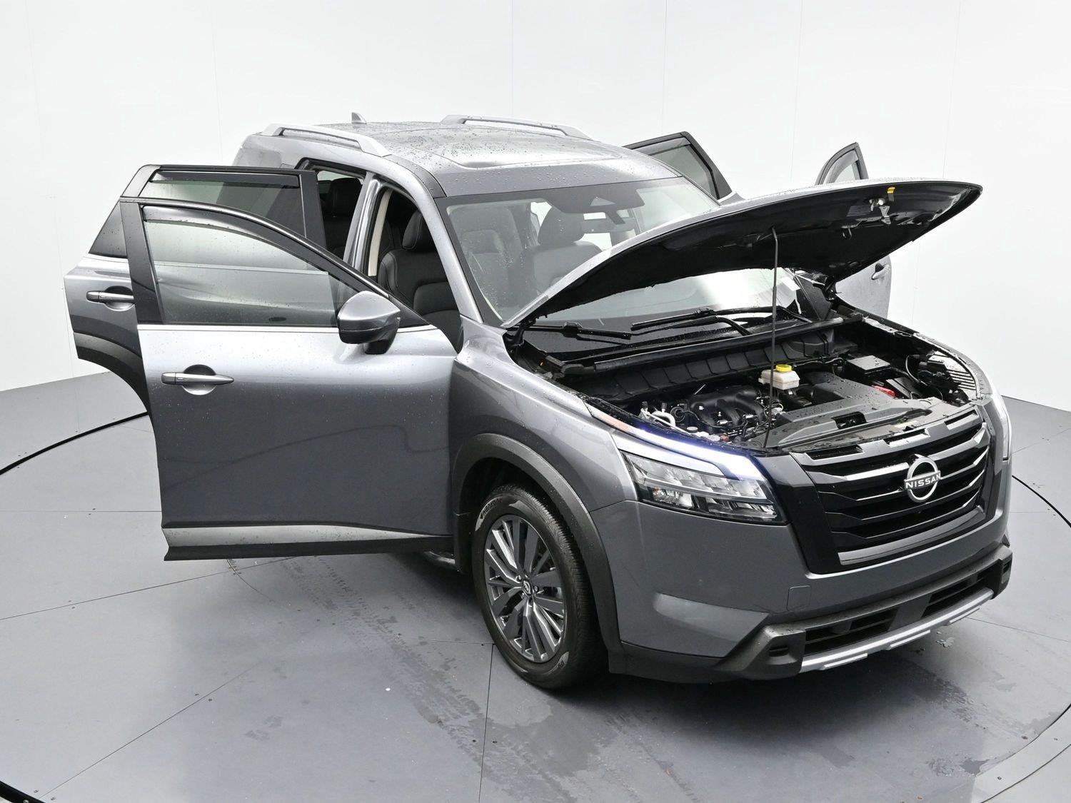 Used 2025 Gun Metallic Nissan SL image 38