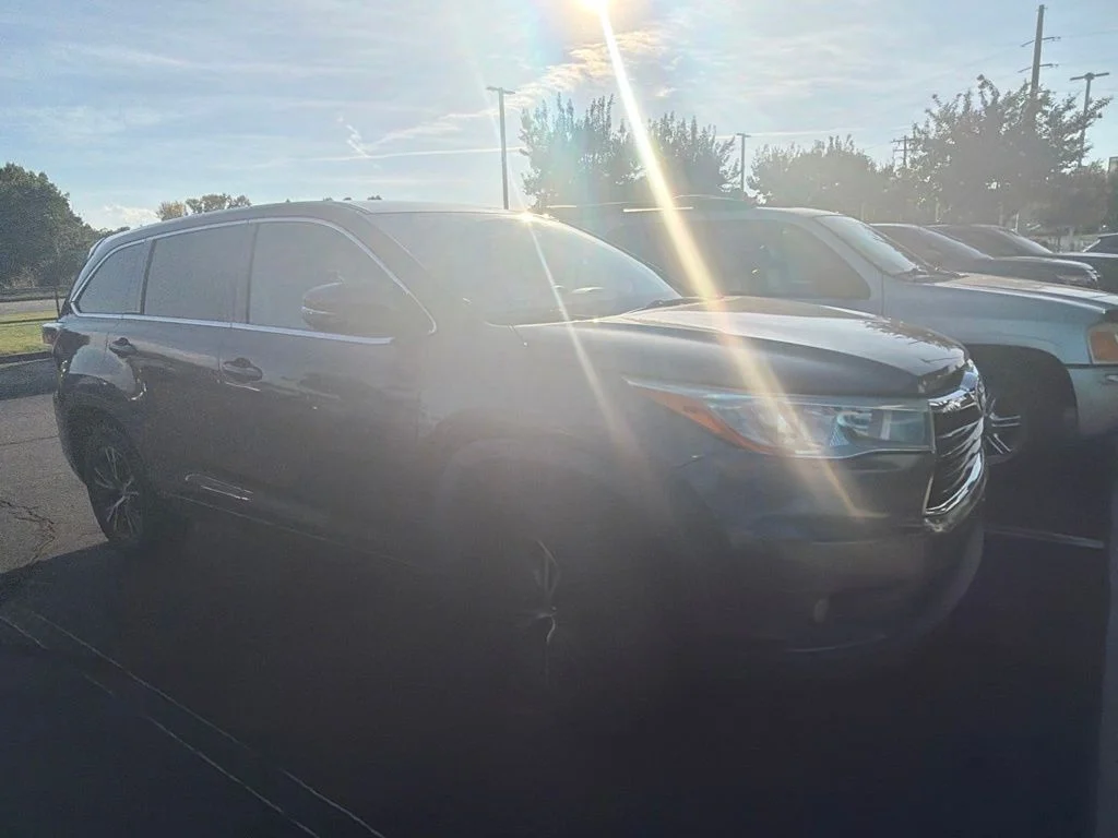 Used 2015 Predawn Gray Mica Toyota LE Plus V6 image 3