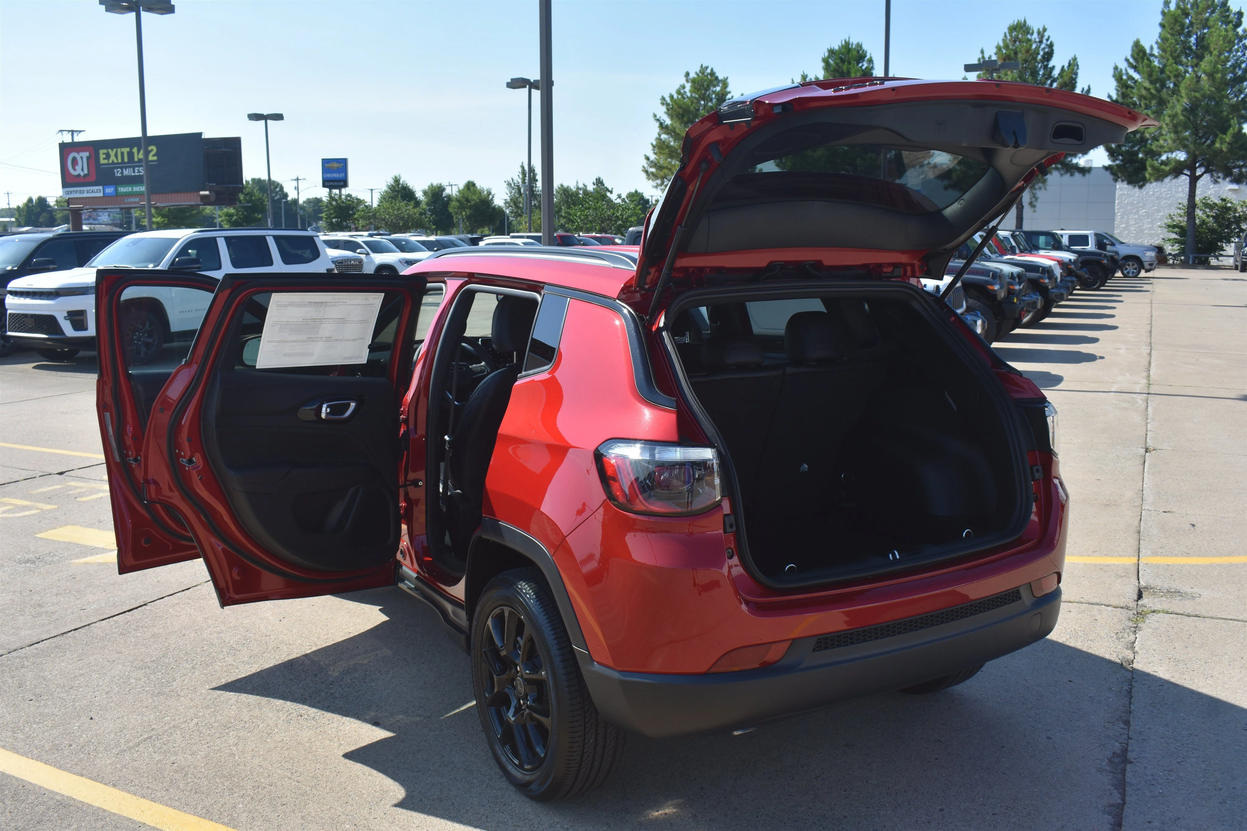New 2026 Red Hot Pearlcoat Jeep Latitude Altitude image 15