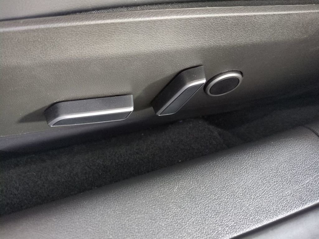 Used 2023  Tesla Long Range image 23
