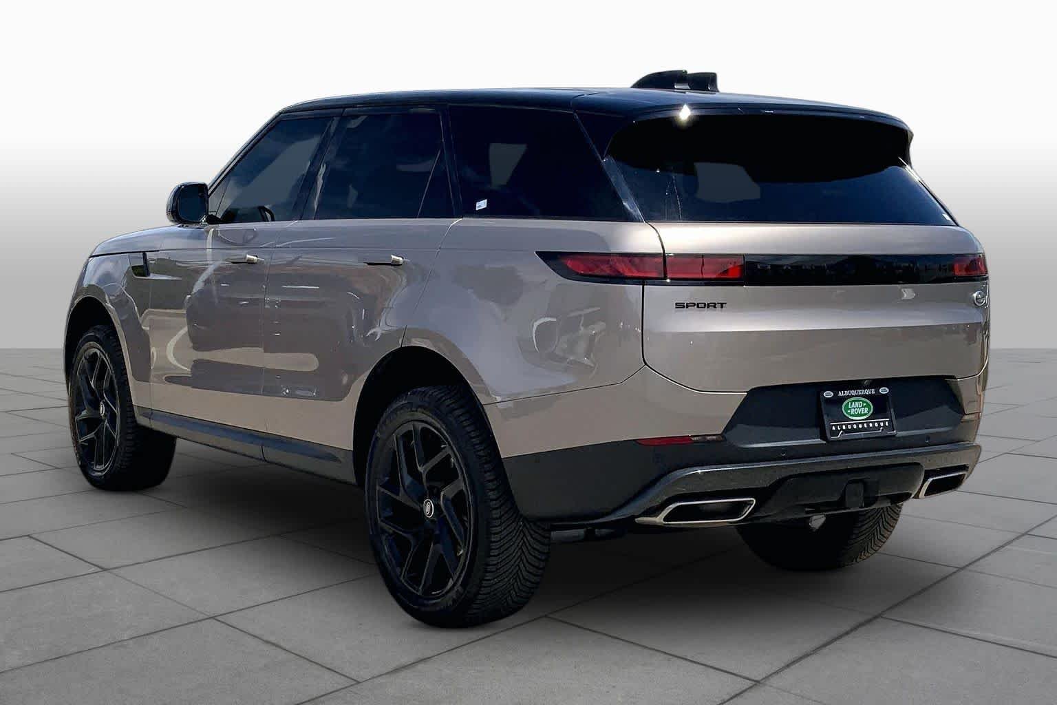 Used 2023 Lantau Bronze Metallic Land Rover SE image 8