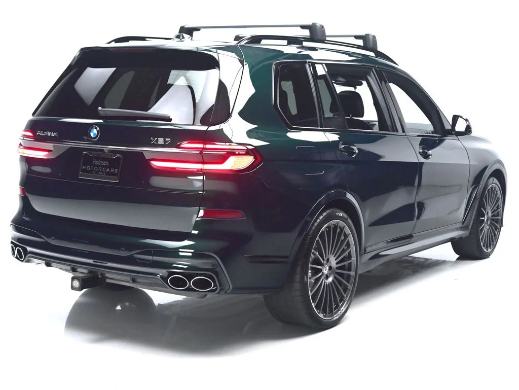 Used 2025 ALPINA Green Metallic BMW ALPINA XB7 image 4
