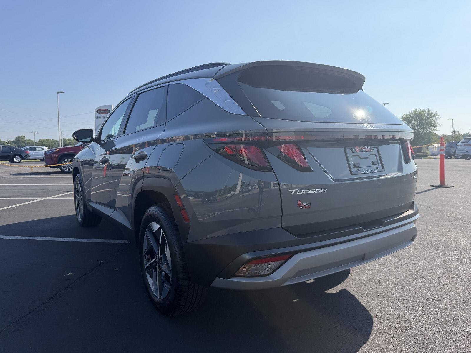 Used 2025 Hampton Gray Hyundai SEL image 7