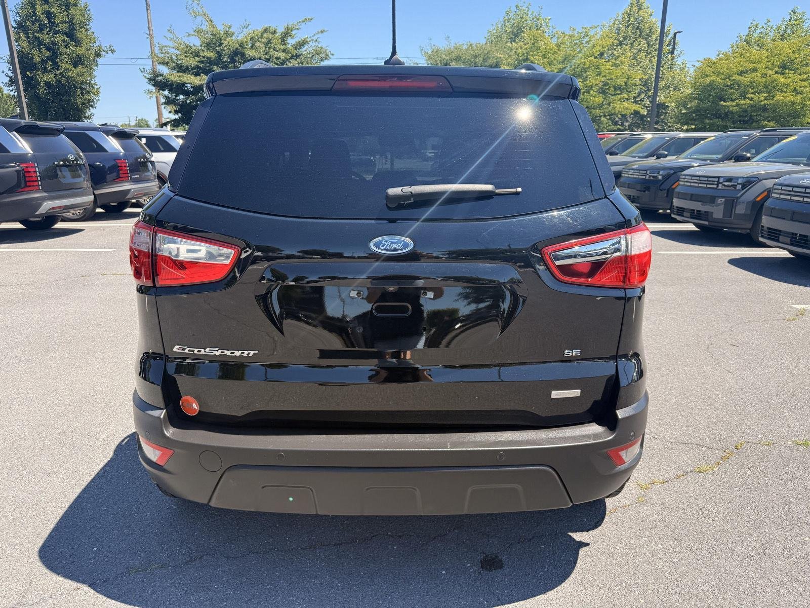 Used 2019 Shadow Black Ford SE image 4