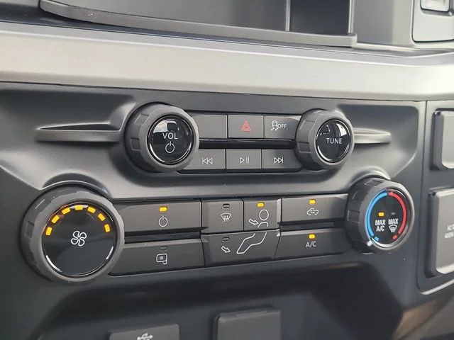 New 2026 Oxford White Ford XLT image 21