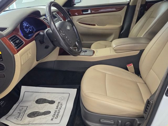 Used 2014 White Hyundai 3.8 image 5