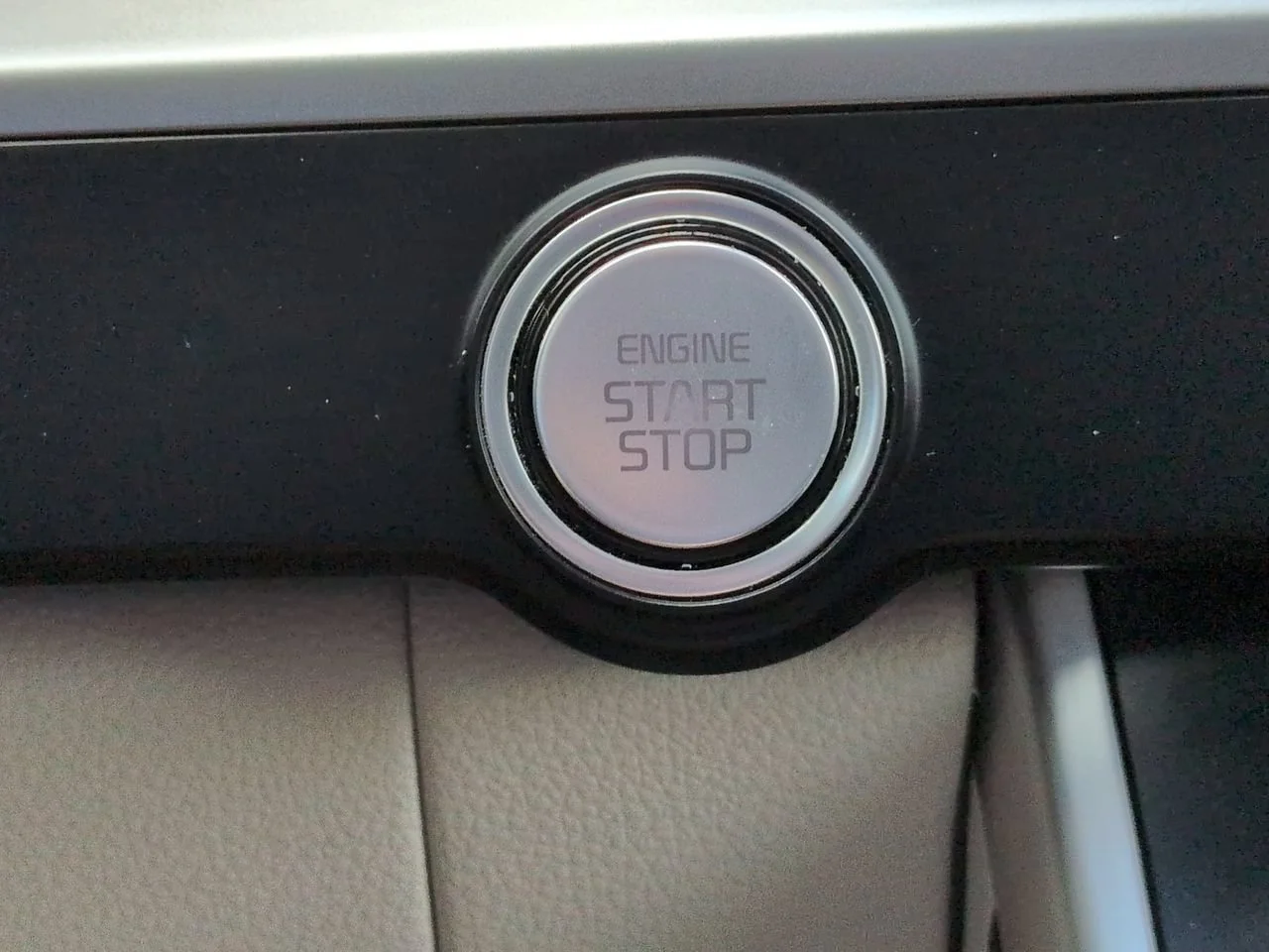 2024 Kia Carnival LX Seat Pkg - Photo 33