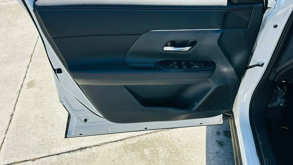 2026 Nissan KICKS SR - Photo 15