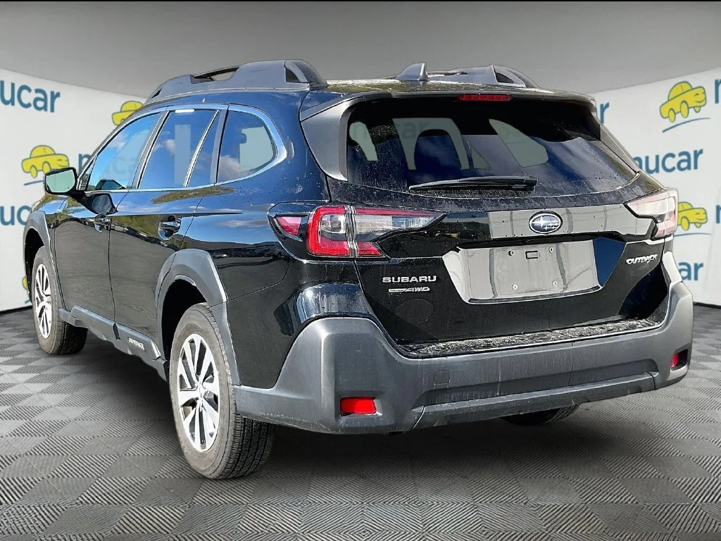 Used 2023 Crystal Black Silica Subaru Premium image 4