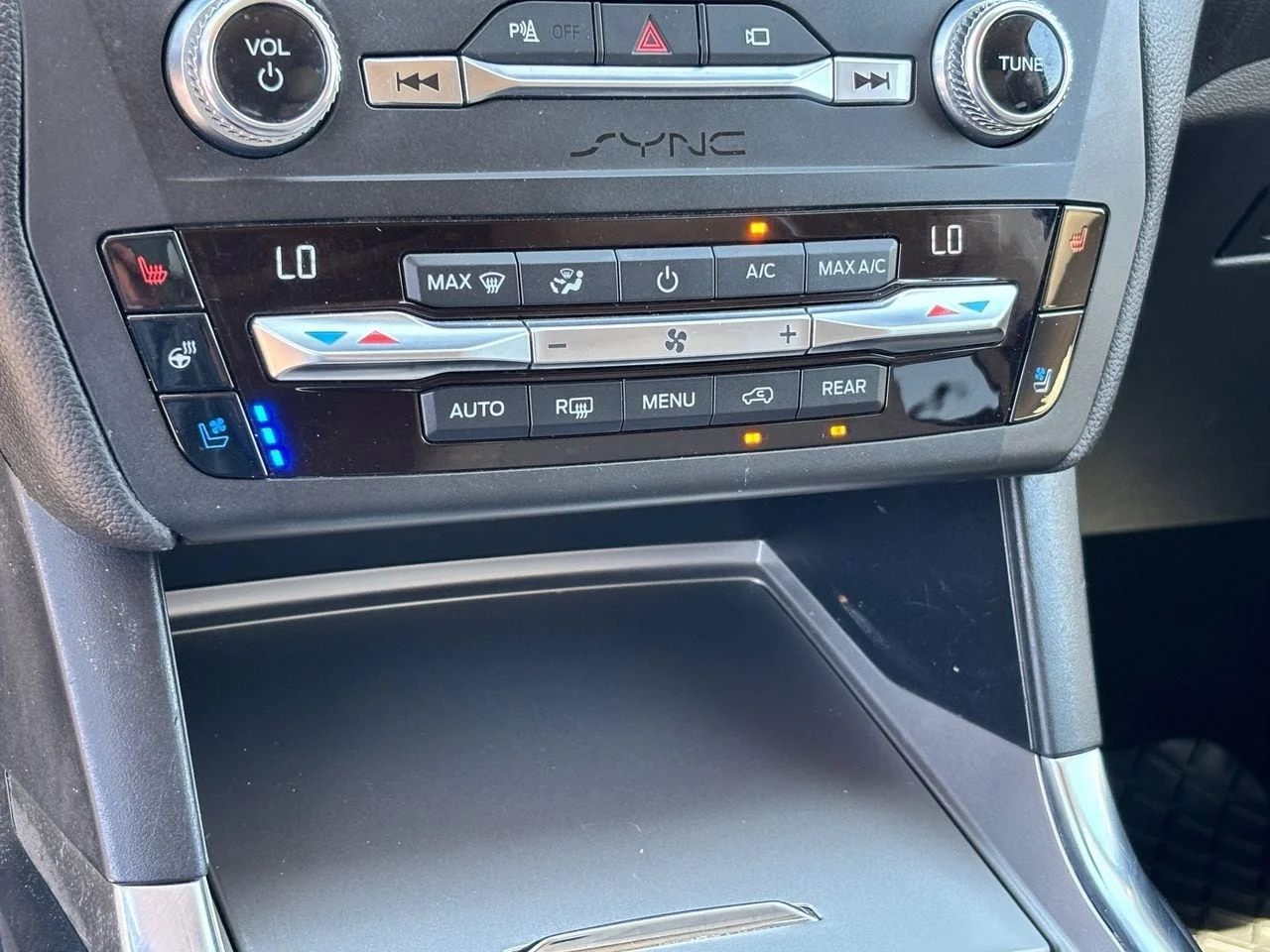 Used 2020 Magnetic Ford Limited image 25