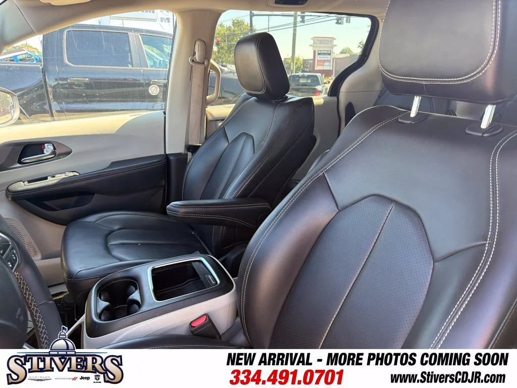 Used 2023 White Chrysler Touring L image 15