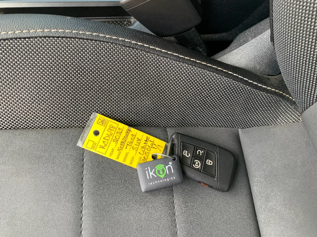 Used 2023 White Volkswagen SE image 30
