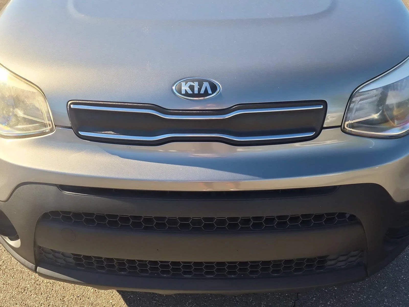 Used 2018 Titanium Gray Kia Base image 13