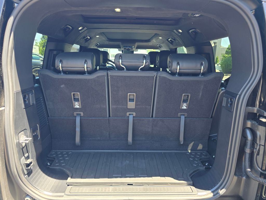 New 2026 Santorini Black Land Rover V8 image 7