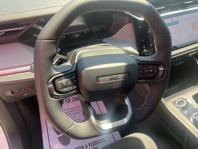 New 2026 Bright White Clear-Coat Exterior Paint Jeep Laredo image 12