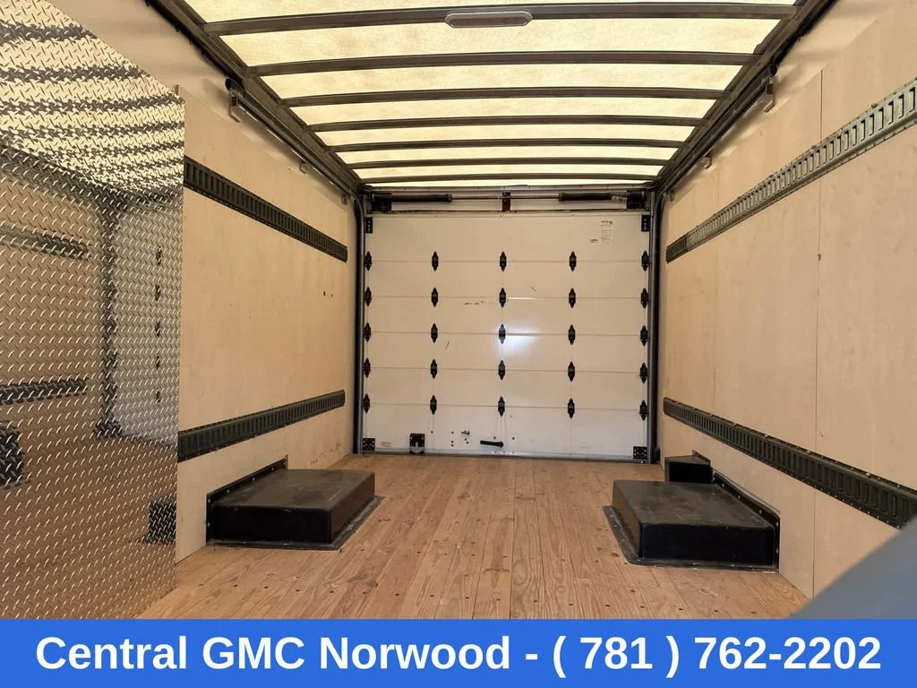 Used 2024  Ford BASE image 22