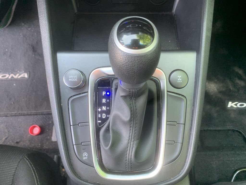 Used 2023 White Hyundai SEL image 21