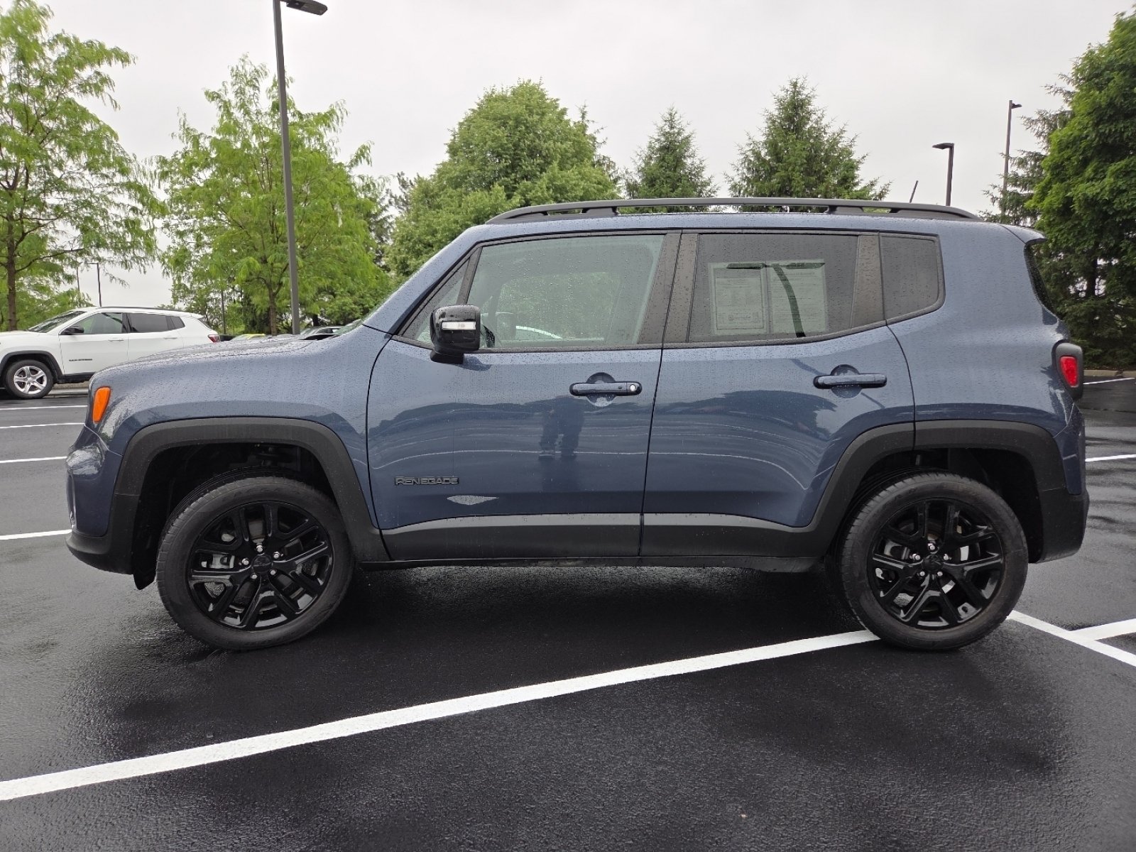 Used 2022 Slate Blue Jeep Altitude image 18