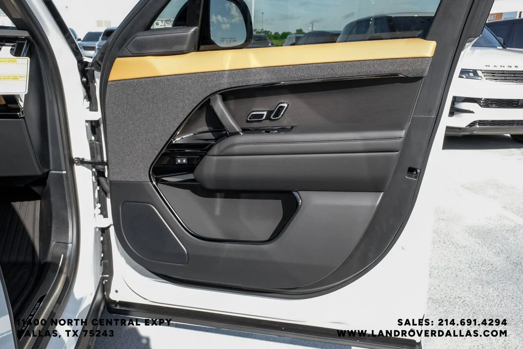 New 2026 Fuji White Land Rover Dynamic SE image 41