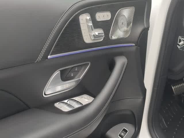 New 2026 MANUFAKTUR Moonlight White Metallic Mercedes-Benz AMG® GLE 63 S 4MATIC+ Coupe image 17