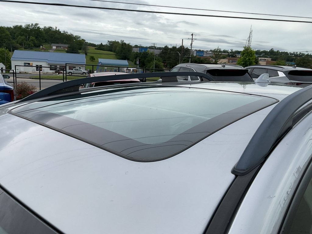 Used 2017 Ice Silver Metallic Subaru Limited image 6