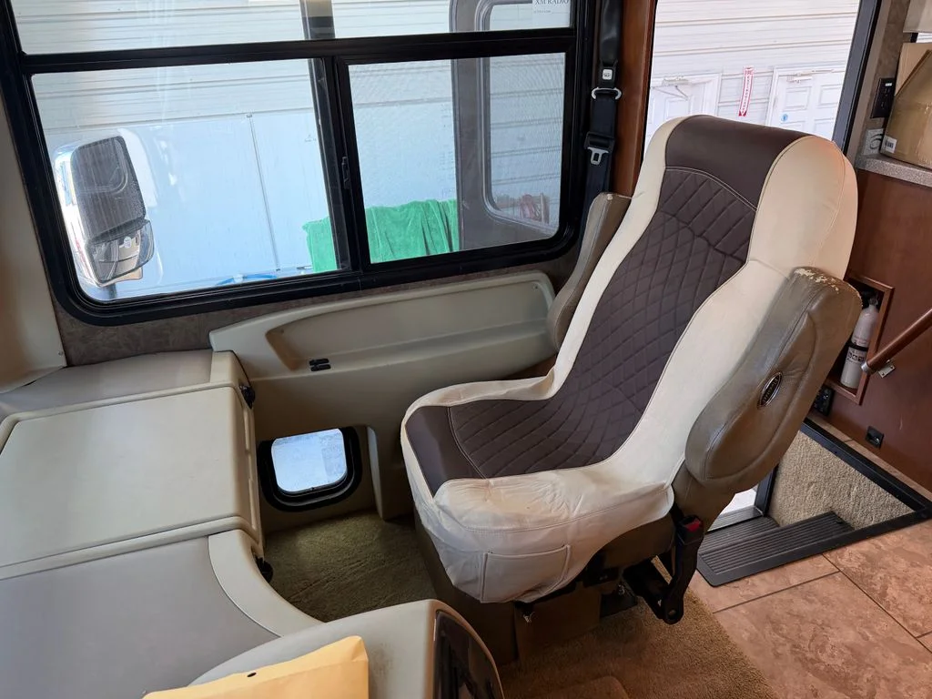 Used 2014  Tiffin  image 128