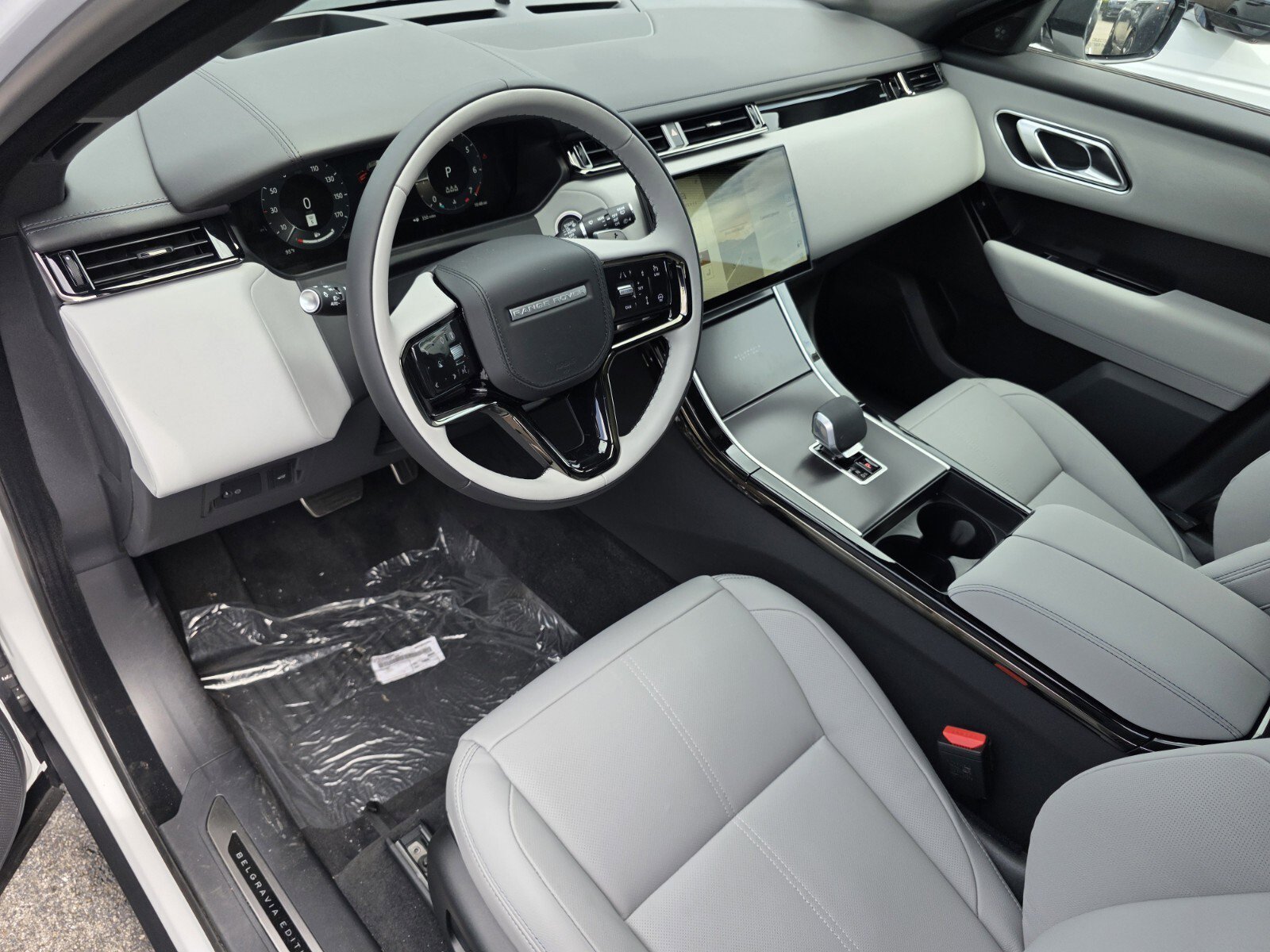 Used 2026 Fuji White Land Rover P250 Belgravia Edition image 11