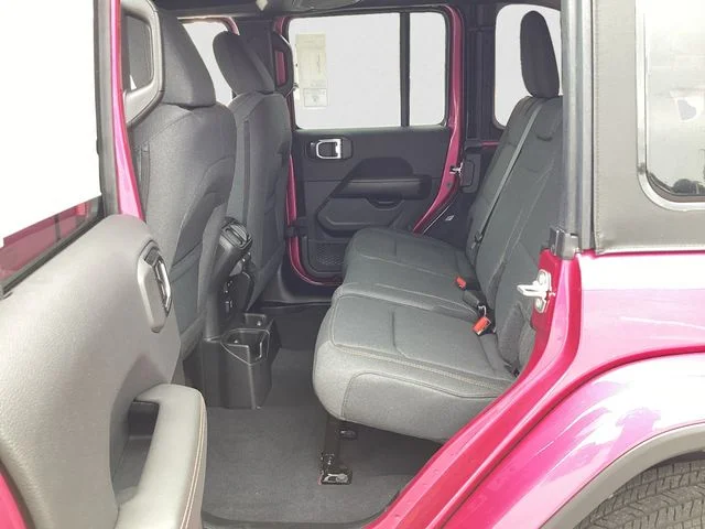 New 2026 Tuscadero Pearlcoat Jeep 4-DOOR SAHARA image 14