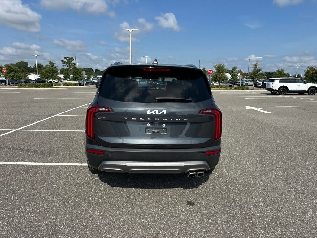 Certified Used 2022 Gray Kia EX image 7