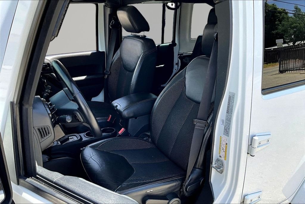 Used 2016 White Jeep Unlimited Sahara image 20