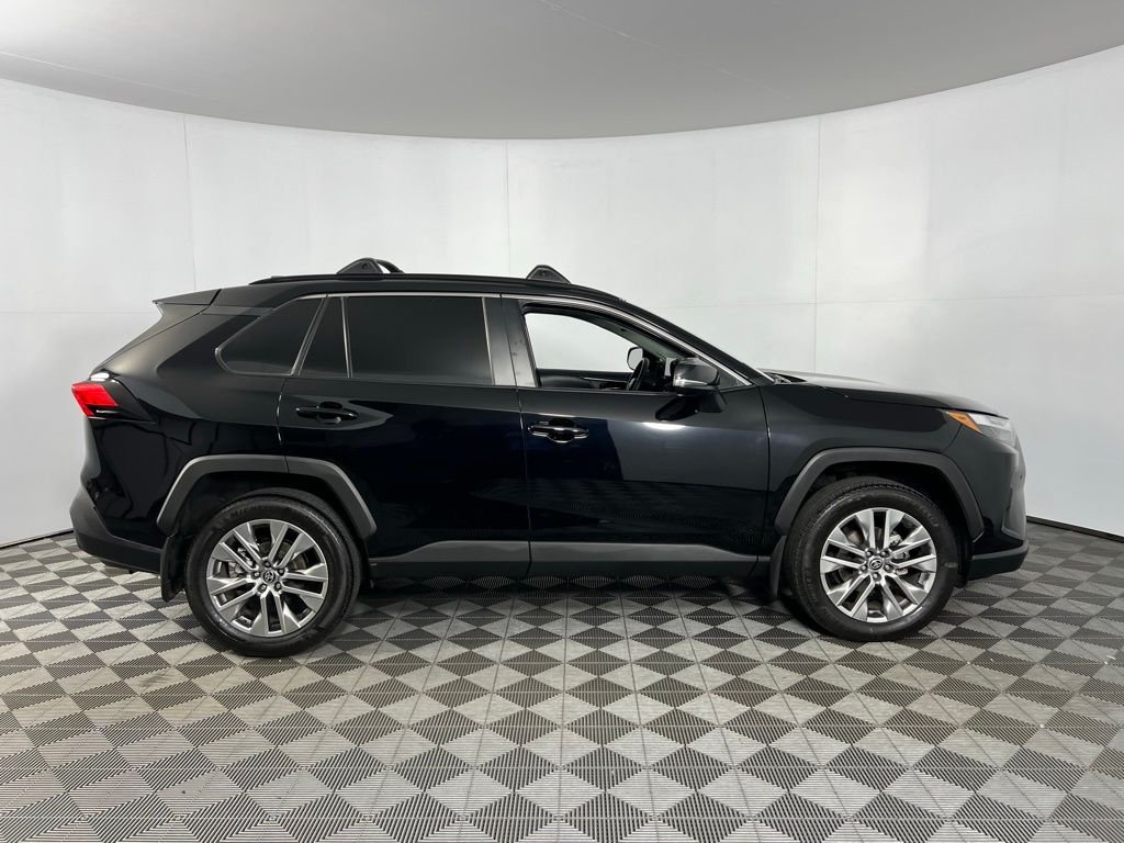 2024 Toyota RAV4 XLE Premium photo 3