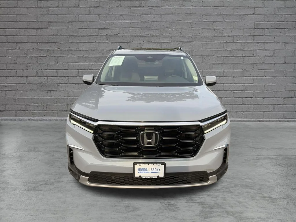 Certified Used 2024 Sonic Gray Pearl Honda Touring image 17