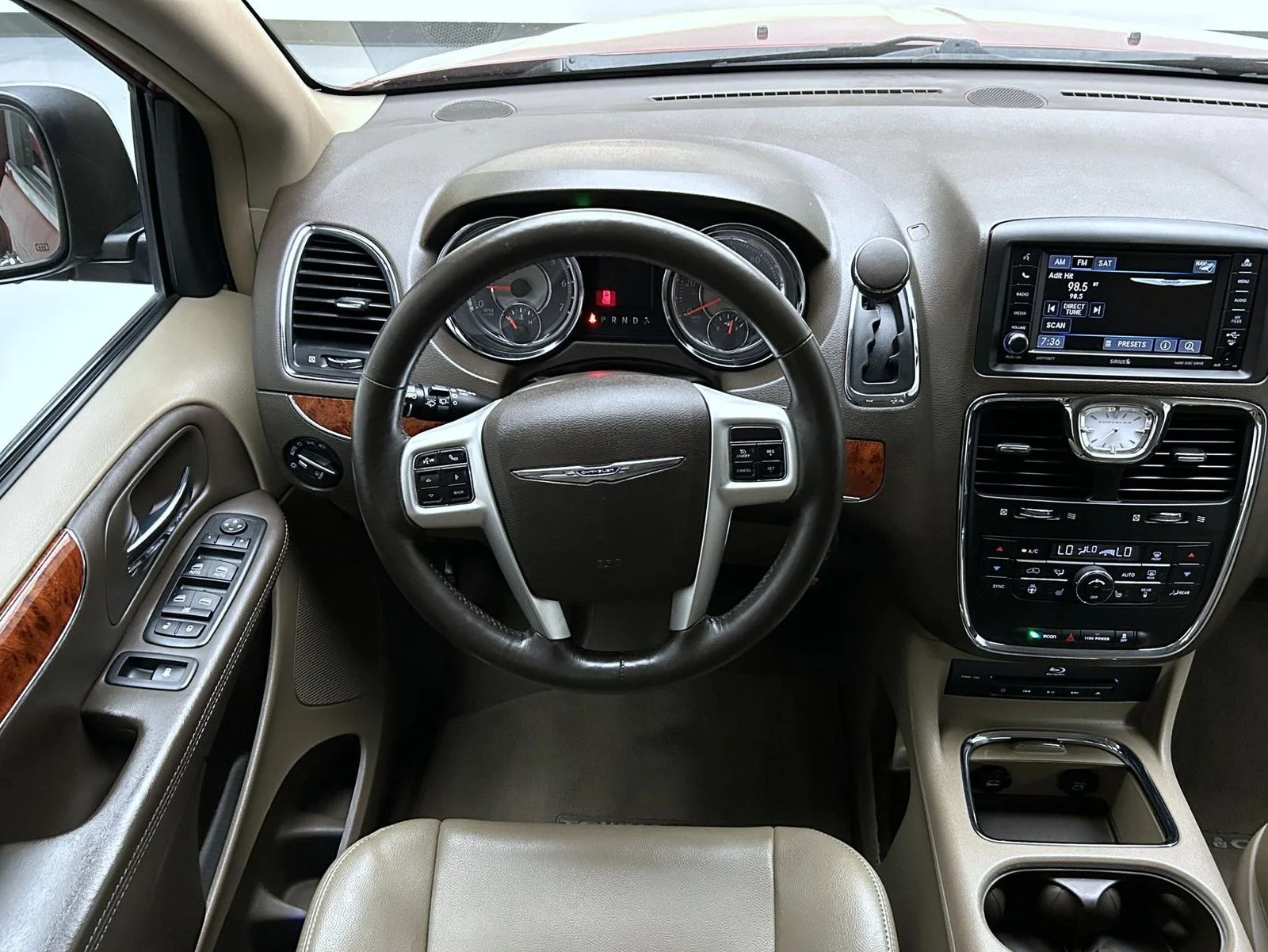 Used 2015 Red Chrysler Touring-L image 14