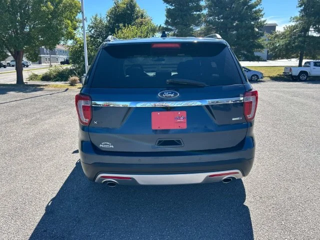 Used 2016 Blue Ford XLT image 4