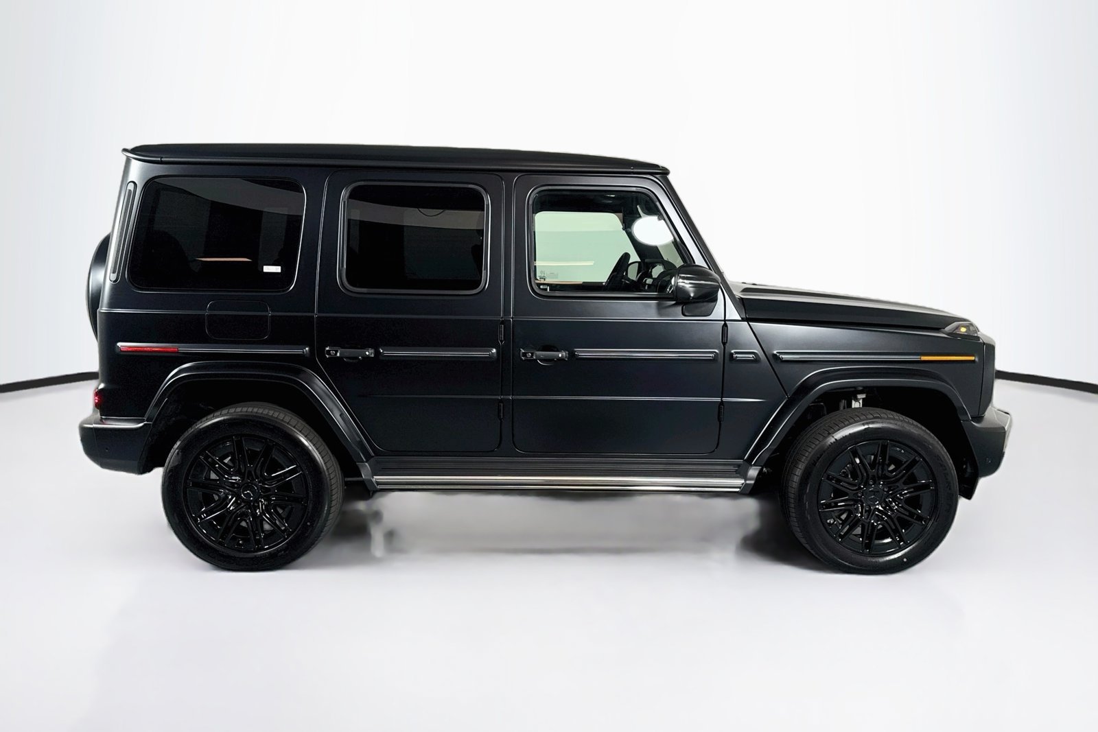 New 2027 MANUFAKTUR Night Black Magno Mercedes-Benz G 580e image 4