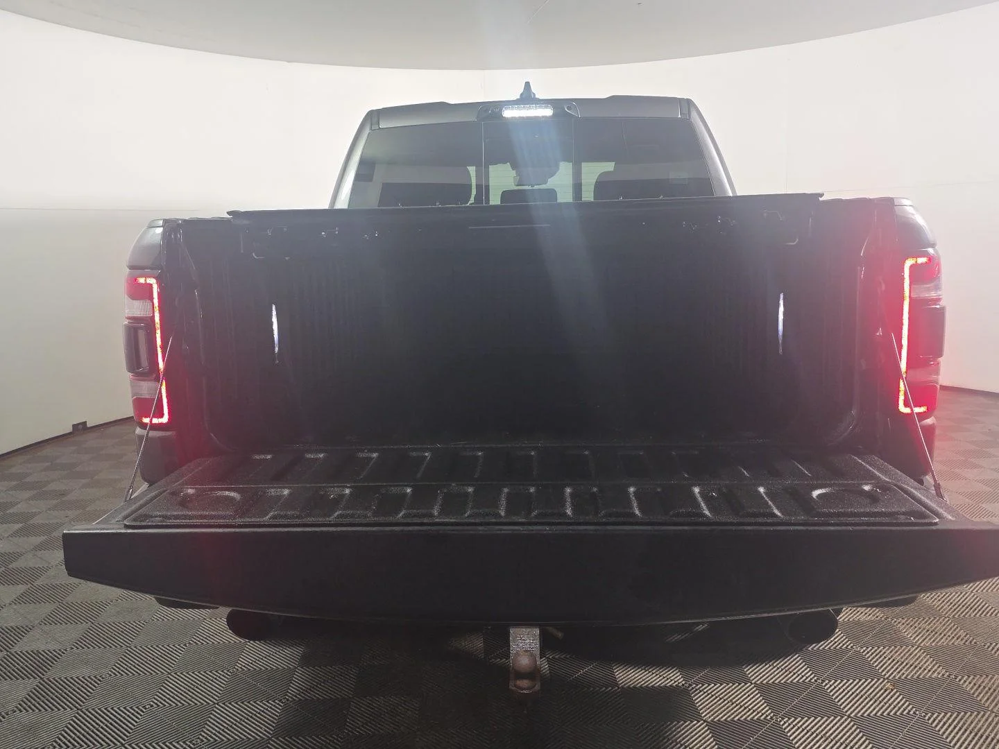Used 2022 Granite Crystal Metallic Clearcoat Ram Limited image 4