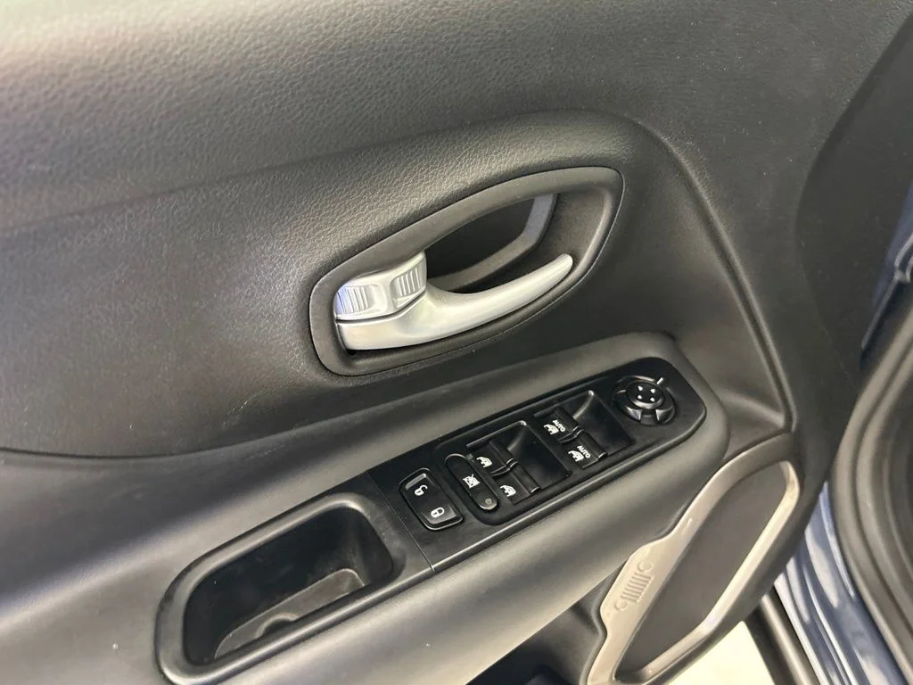 Used 2023 Blue Jeep Latitude image 20